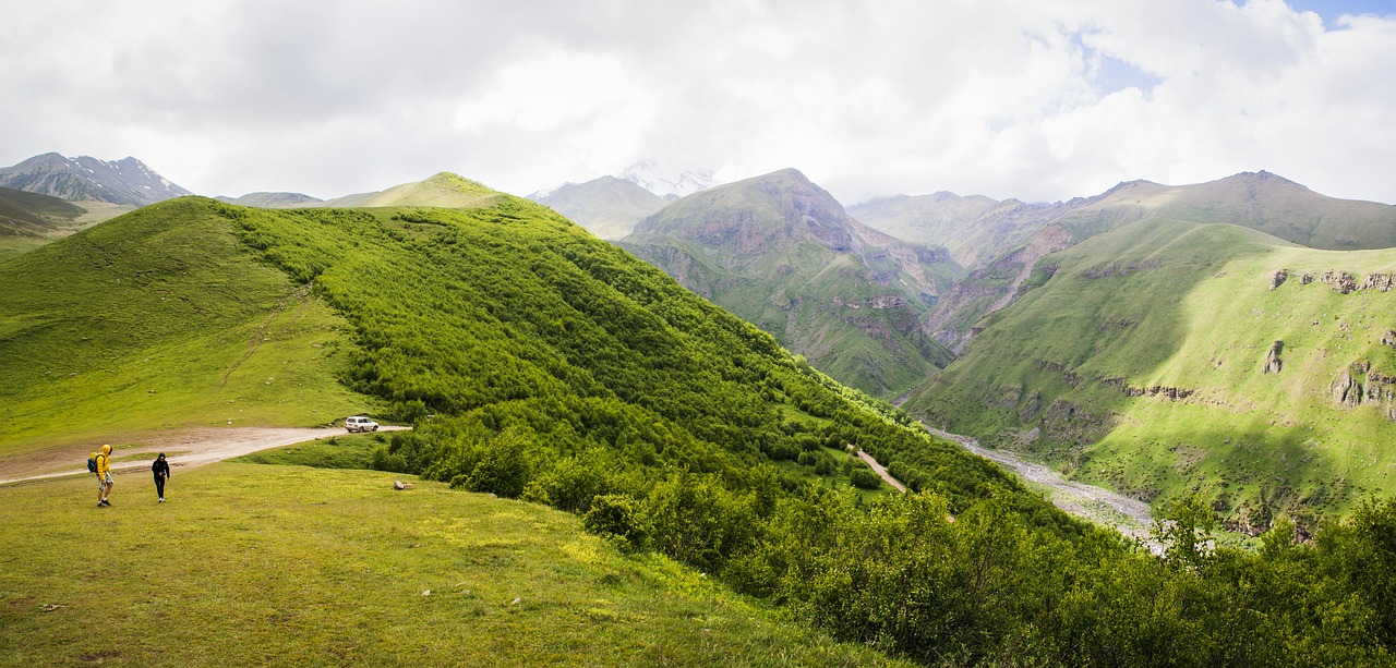 国庆龙门石窟景区人山人海，旅游热潮下的文化体验